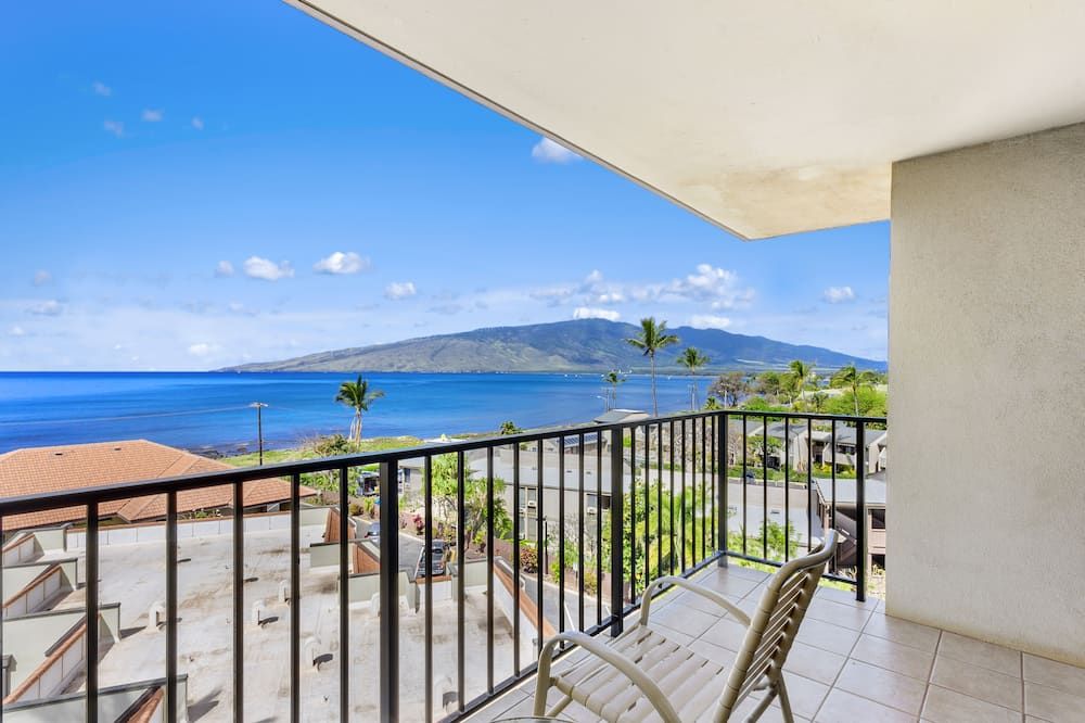 ماوي بيتش فاكيشن كلوب