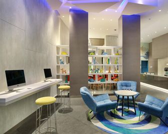 Holiday Inn Express Jakarta Wahid Hasyim By IHG - Jakarta - Lounge
