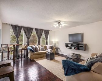 Walk to Barton Springs Pool and Lady Bird Lake Trail. Pet's Ok - Austin - Sala de estar