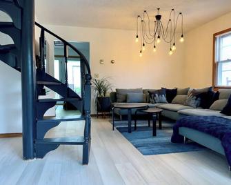 Scandinavian Retreat - Taylors Falls - Living room