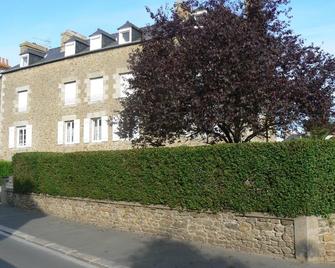 Le Petit Bleu - Appt à 5m de la plage - Dinard - Building