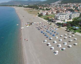 Dogan Beach Resort & Spa Hotel - Ozdere - Strand