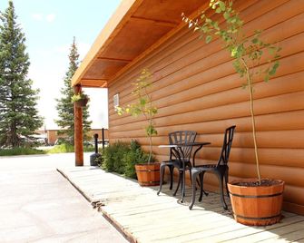 Elkhorn Cabins And Inn - West Yellowstone - Patio