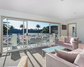 Crow's Nest Apartments - Whitianga - Sala
