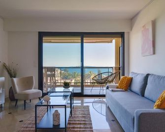 1-Br apartment calm sea view pool and parking garage - Cannes - Soggiorno