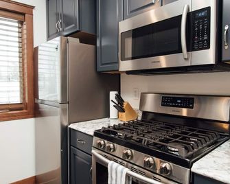 Kingfield, Minneapolis; Sleeps 6; New Construction, 3 Miles from Downtown - 明尼阿波利斯 - 廚房
