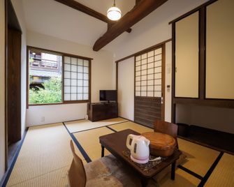 Inase Otsu Machiya Bed & Breakfast - Otsu - Eetruimte
