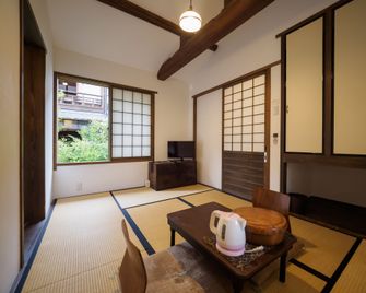 Inase Otsu Machiya Bed & Breakfast - Ōtsu - Dining room