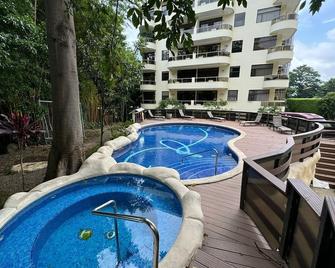 Large 4Bed/3Bath Apartment in Escazu with Pool!\n - Escazú - Piscina