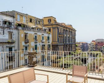 Terrazze tra i musei - rooms and studios - Неаполь - Балкон