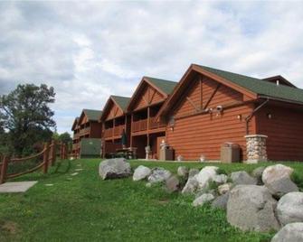 Oveson Pelican Lake Resort and Inn - Orr - Building