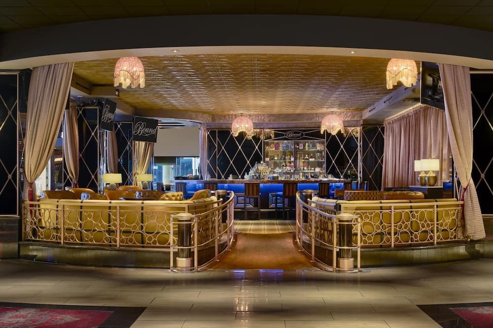 Bar view of The Cromwell