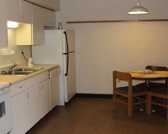 Efficiency Apartment! 40 mins from Theodore Roosevelt Presidential Library! - Glendive - Кухня