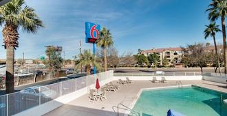 Motel 6 Phoenix East - Phoenix - Pool