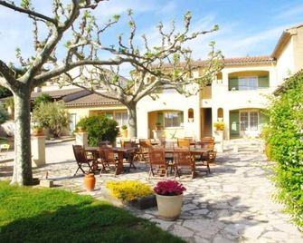 Gite 2/3 persons in Provence, 10 km from Avignon. - Saint-Saturnin-lès-Avignon - Patio