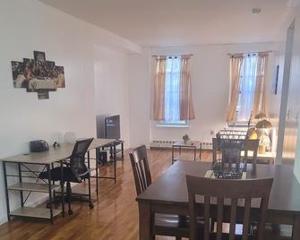 The Oasis 1 Bedroom - Bronx - Restaurant