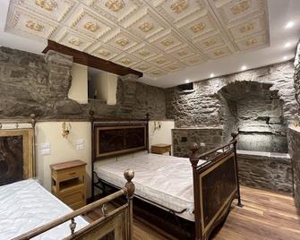Cortona Suite - The House With Well And The Frescos Palace - 哥爾頓 - 臥室