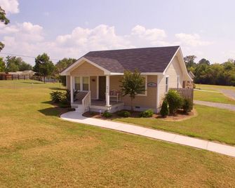 'New Cabin Listing 'Lake Guntersville' - Guntersville - Building