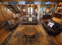 Lodge on The Lake - Rutledge - Living room