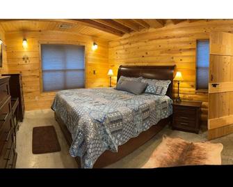 Rustic Paradise 4br Near Lake Degray & Caddo River Sleeps 10 - Arkadelphia - Habitació