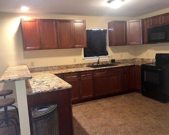 Apartment near Lakefront - New Orleans - Kitchen