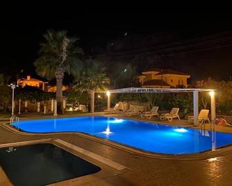 Yavuz Hotel - Dalyan (Mugla) - Svømmebasseng