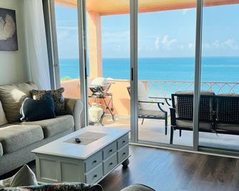 Idyllic, Romantic Caribbean Ocean Front View Coakley Bay Condo. Quiet East End - Christiansted - Salon