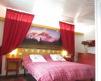 Cuccaro Club - Pignone - Camera da letto