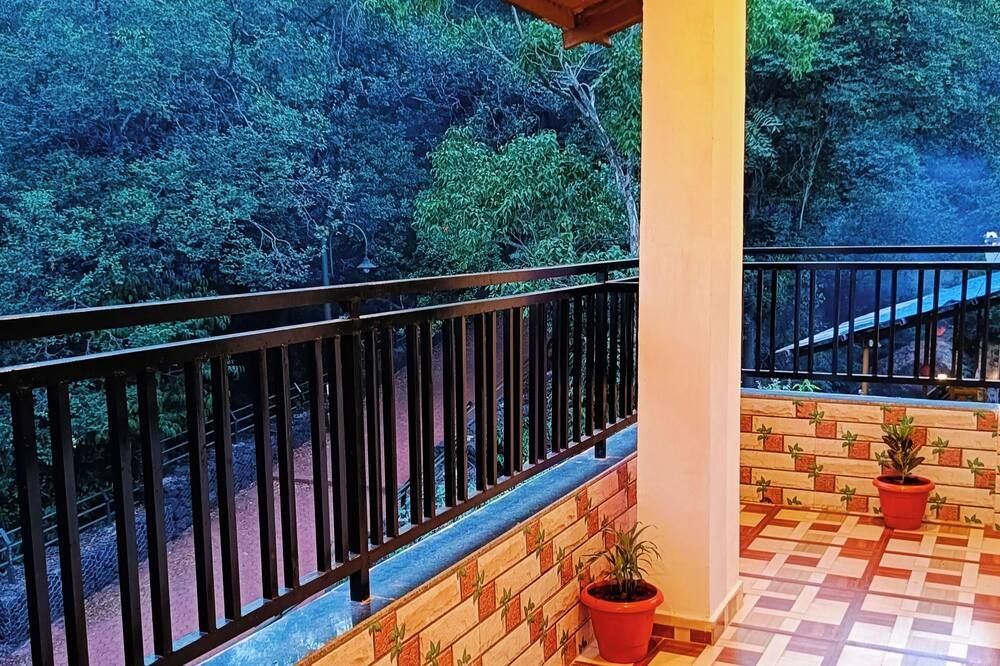 Janani Niwas Matheran - Matheran - Balcony