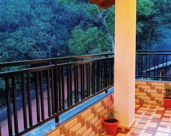 Janani Niwas Matheran - Matheran - Balcón