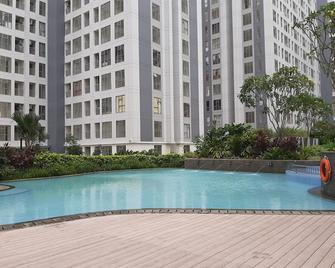 Simply and Homey 1BR Apartment at M Town Residence By Travelio - Tangerang City - Pool