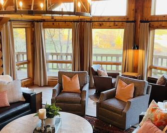 The Lodge at Dolan Creek Farm with private hot tub. - Boring - Living room