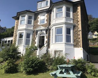 Cairn House - אילפרקומב - בניין