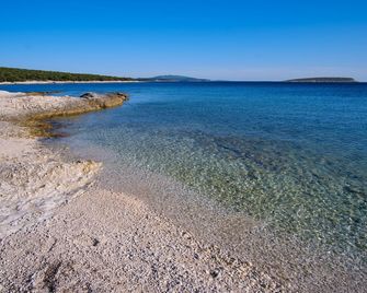 Apartments Maria, (14400), Cunski, hr - مالي لوسينج - شاطئ