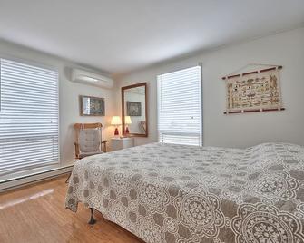 1st Floor unit - less than a block from the beach in south Beach Haven - Beach Haven - Bedroom