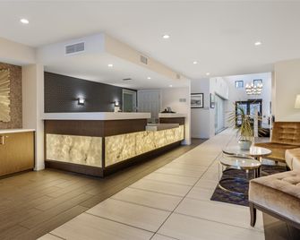 Best Western Plus Stevenson Manor - Calistoga - Receptionist