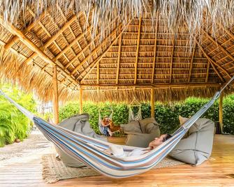 Les Voiles Blanches - Luxury Lodge - טאמרינדו - פטיו