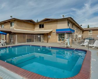 Motel 6 Spokane, Wa - West - ספוקיין - בריכה