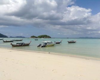 Adang Sea Divers & Eco Lodge - Ko Lipe - Strand