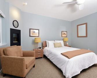HF1 Condo on the Water! Fabulous Views, ADA compliant & Pet Friendly! - Morro Bay - Bedroom