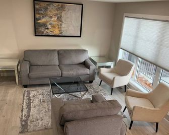 New townhouse in Red Deer -Family retreat - Red Deer - Living room