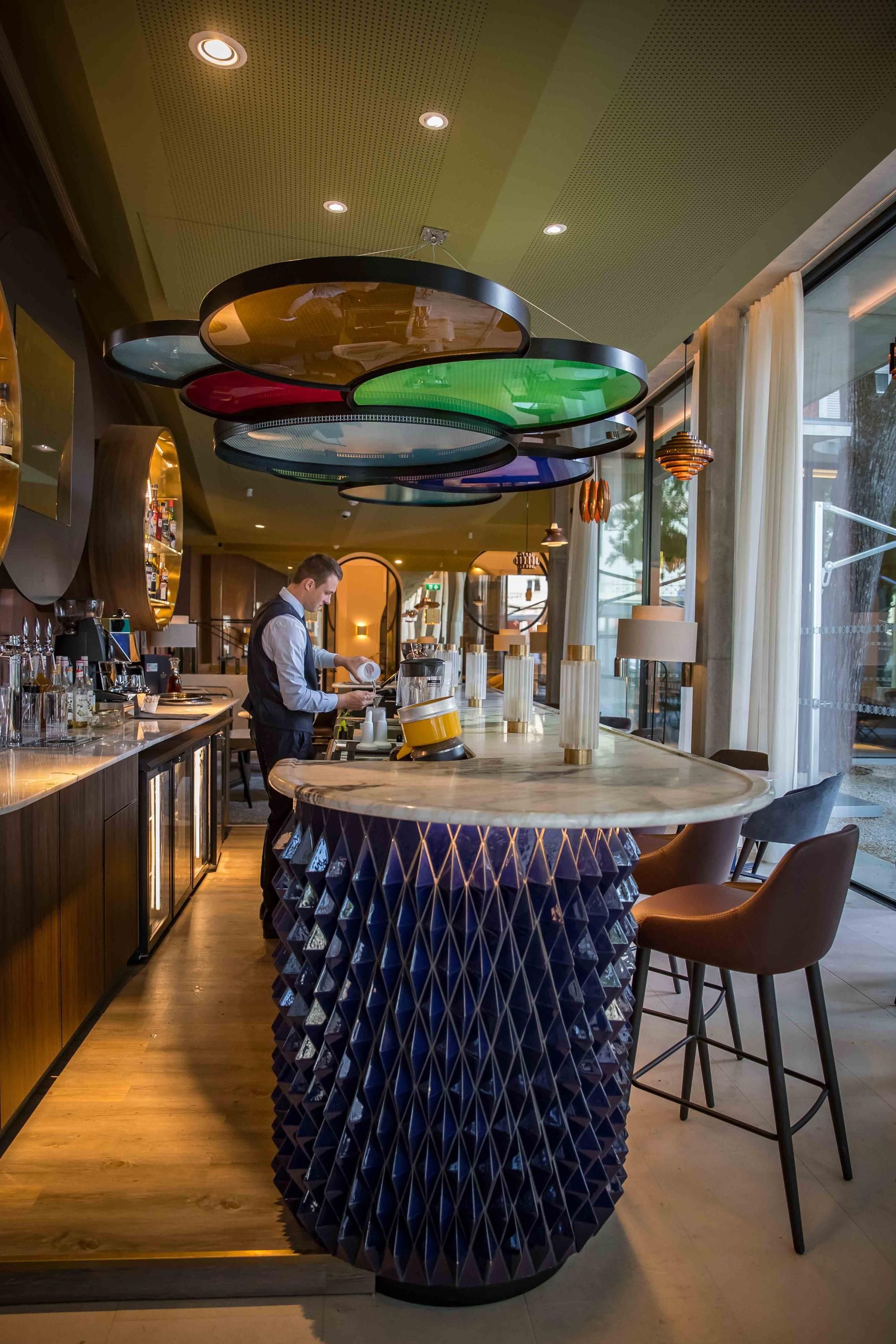 ميزون ألبار هوتلز ليمبيراتور - نيم - بار