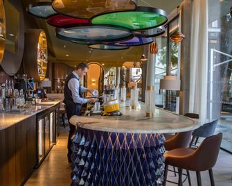 ميزون ألبار هوتلز ليمبيراتور - نيم - بار