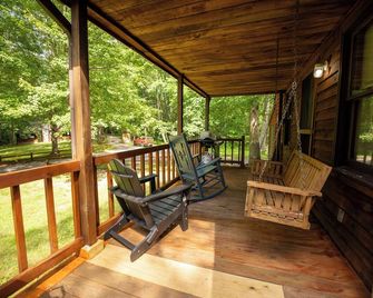 Mountaineer Cabin 2 - Hot Tub & Fireplace close to New River Gorge National Park - Hico - Balcony