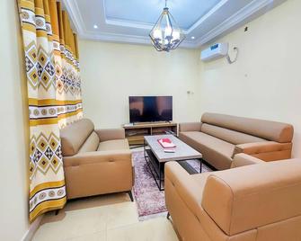 Modern Family Apartment in Kinshasa - Kinshasa - Huiskamer