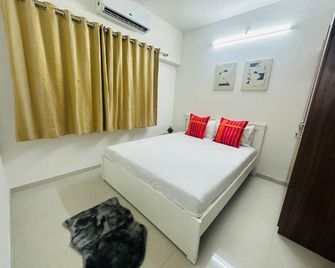 2BHK Apartment in Malad by Florastays - Mumbai - Bedroom