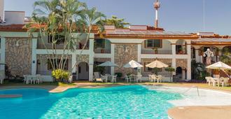 Hotel Maria Isabel - Colima - Pool