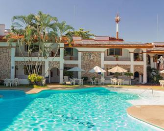 Hotel Maria Isabel - Colima - Pool