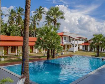 Palm Resort Nilaveli - Trincomalee - Pool