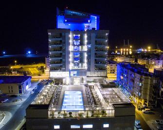 Radisson Blu Hotel, Larnaca - Larnaca - Bâtiment